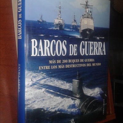 Barcos de guerra en Libreria Tomislav Punta Arenas